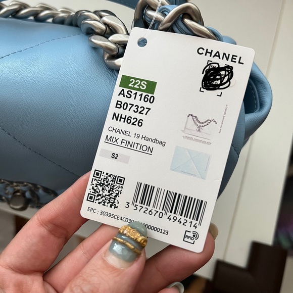 Chanel 19 small light blue brand new - Picture 4 of 4